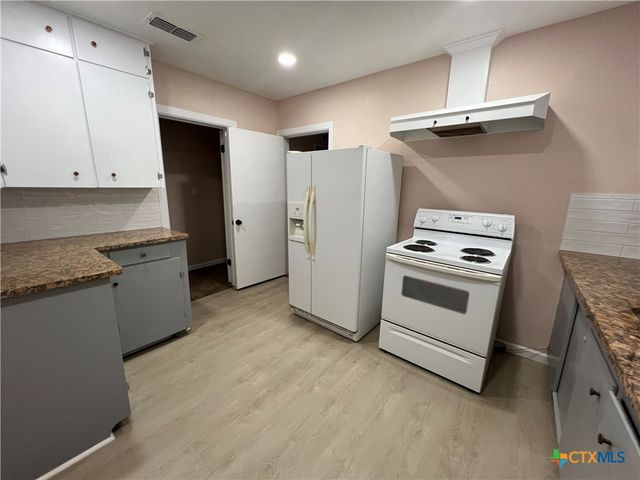 1009 Oak Street, Refugio, TX 78377