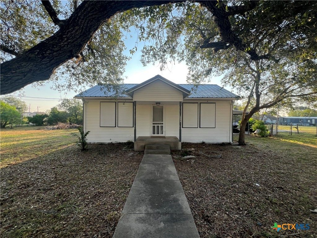 1009 Oak Street, Refugio, TX 78377