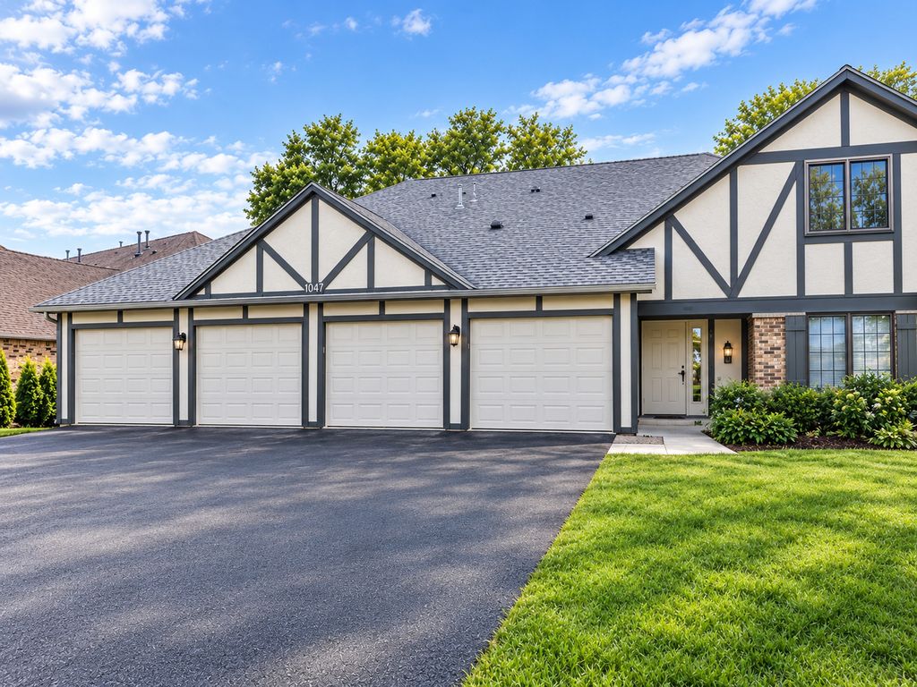 1948 N Hidden Creek Circle 2, Palatine, IL 60074
