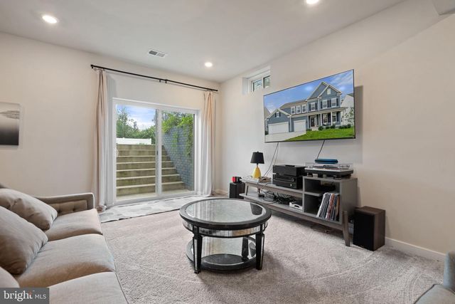 2114 WHITHORN HL, Jeffersonton, VA 22724