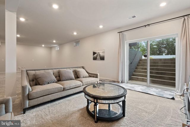 2114 WHITHORN HL, Jeffersonton, VA 22724