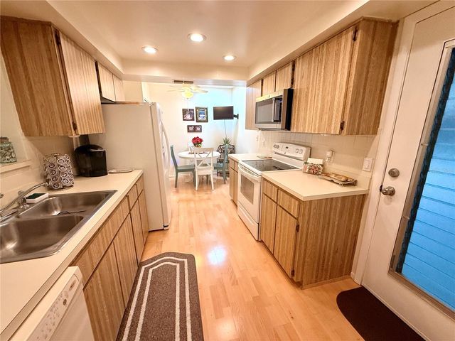 8350 HIGH POINT CIRCLE 3, Port Richey, FL 34668