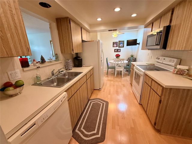 8350 HIGH POINT CIRCLE 3, Port Richey, FL 34668