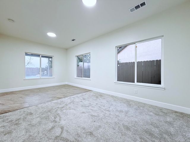 4330 E College Avenue, Visalia, CA 93292