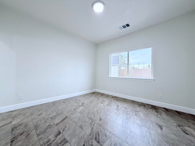 4330 E College Avenue, Visalia, CA 93292