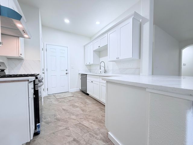 4330 E College Avenue, Visalia, CA 93292