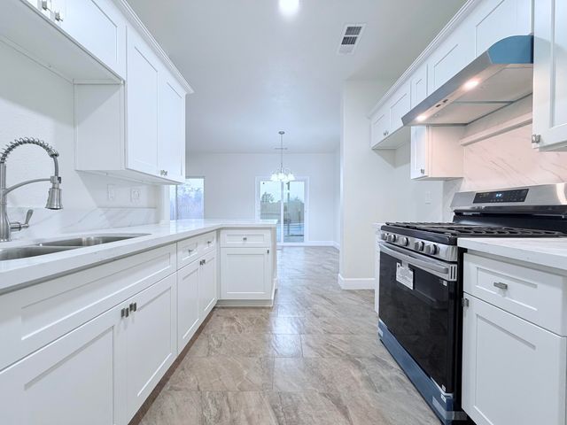 4330 E College Avenue, Visalia, CA 93292