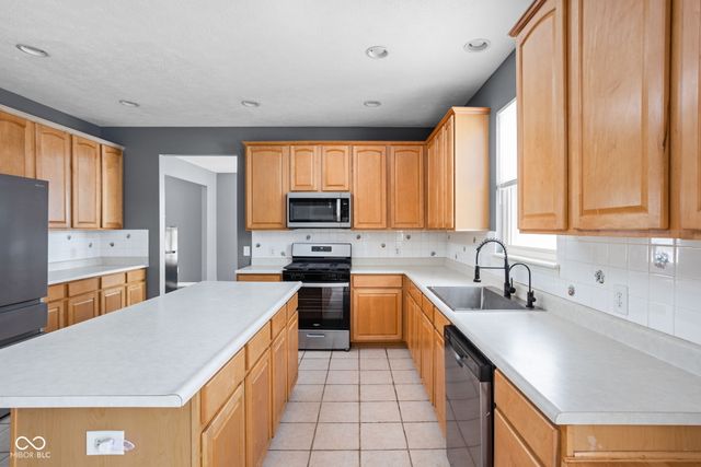 2048 Whitetail Court, Avon, IN 46123