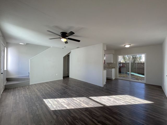 2105 Knoll Crest Drive, Arlington, TX 76014