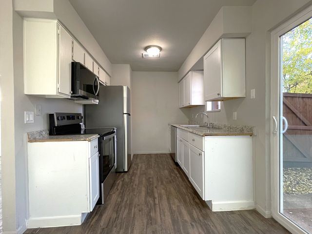 2105 Knoll Crest Drive, Arlington, TX 76014