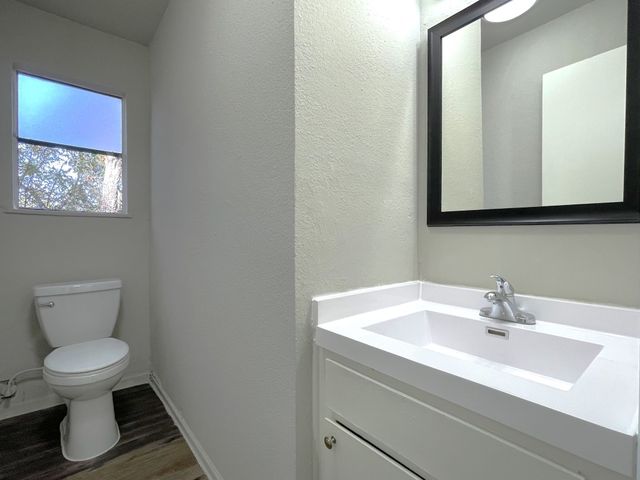 2105 Knoll Crest Drive, Arlington, TX 76014