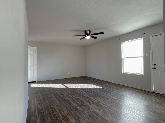 2105 Knoll Crest Drive, Arlington, TX 76014