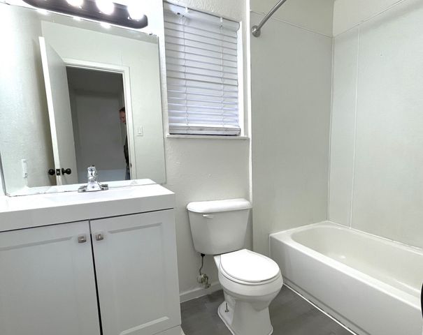 2105 Knoll Crest Drive, Arlington, TX 76014