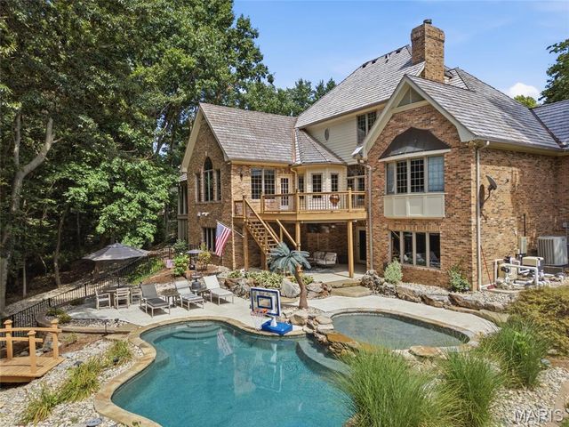 1109 N Oxfordshire Lane, Edwardsville, IL 62025