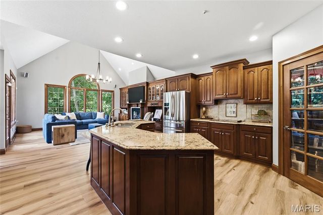 1109 N Oxfordshire Lane, Edwardsville, IL 62025
