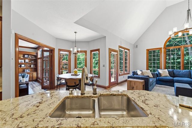 1109 N Oxfordshire Lane, Edwardsville, IL 62025