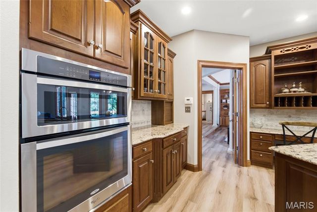 1109 N Oxfordshire Lane, Edwardsville, IL 62025