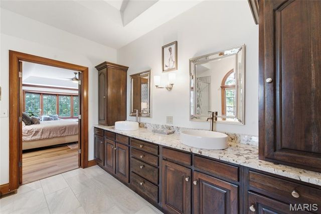 1109 N Oxfordshire Lane, Edwardsville, IL 62025