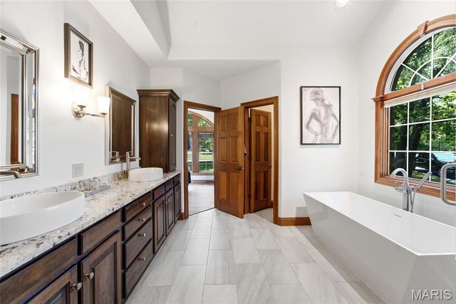 1109 N Oxfordshire Lane, Edwardsville, IL 62025