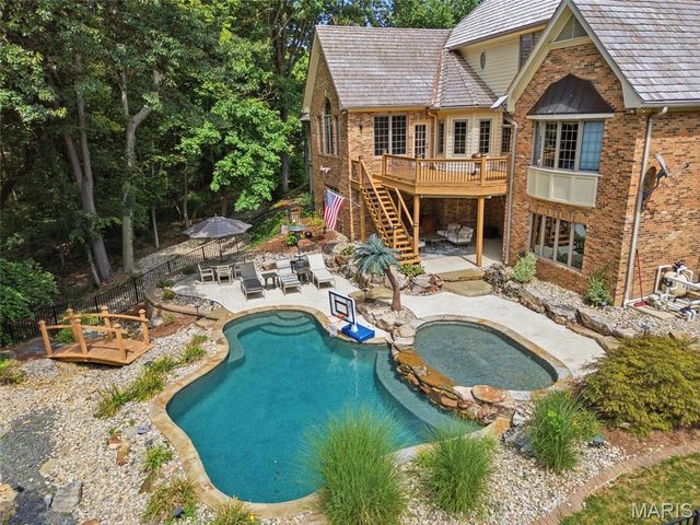 1109 N Oxfordshire Lane, Edwardsville, IL 62025
