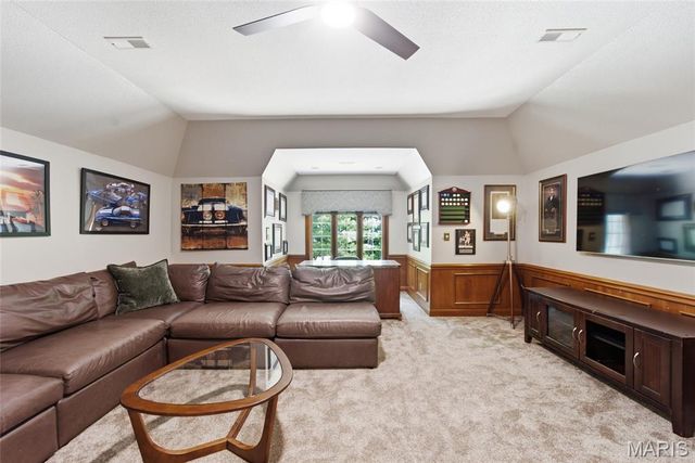 1109 N Oxfordshire Lane, Edwardsville, IL 62025