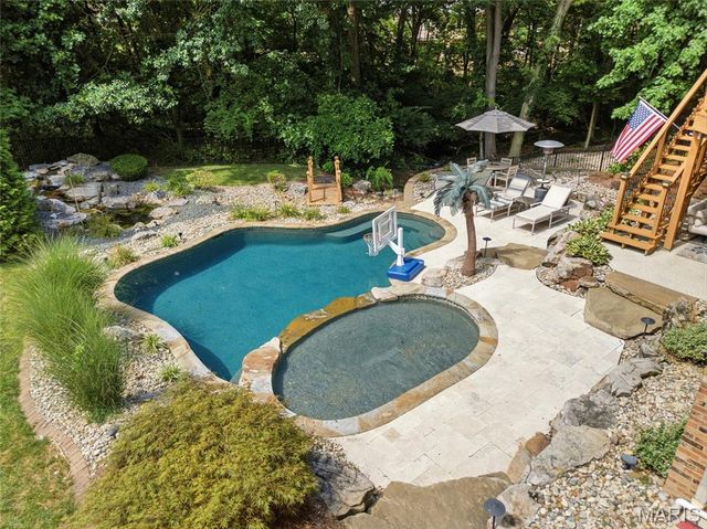 1109 N Oxfordshire Lane, Edwardsville, IL 62025