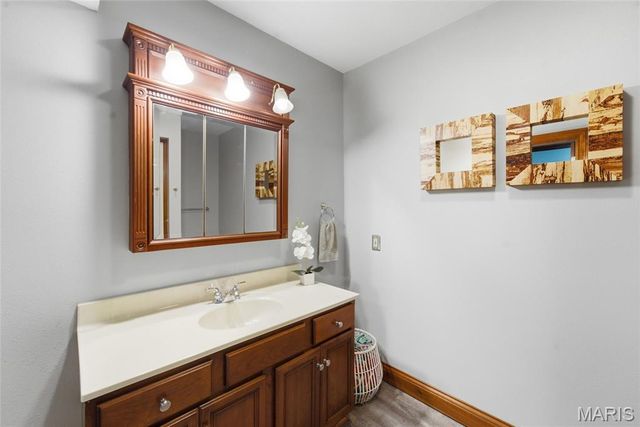 1109 N Oxfordshire Lane, Edwardsville, IL 62025