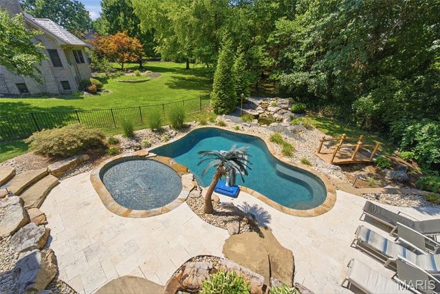 1109 N Oxfordshire Lane, Edwardsville, IL 62025