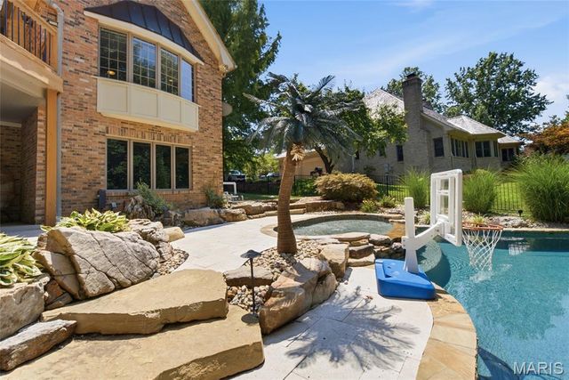 1109 N Oxfordshire Lane, Edwardsville, IL 62025