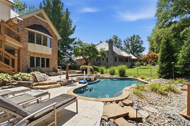 1109 N Oxfordshire Lane, Edwardsville, IL 62025