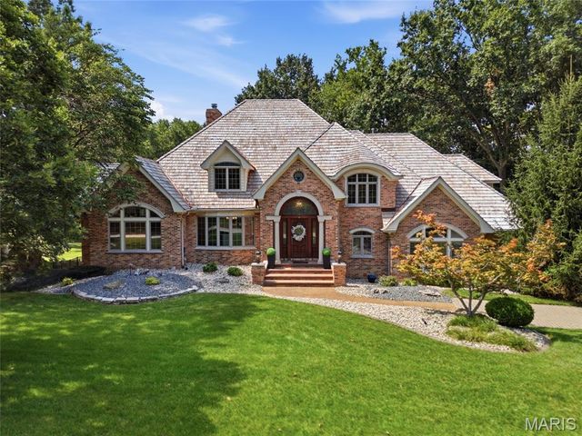 1109 N Oxfordshire Lane, Edwardsville, IL 62025