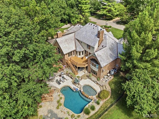 1109 N Oxfordshire Lane, Edwardsville, IL 62025