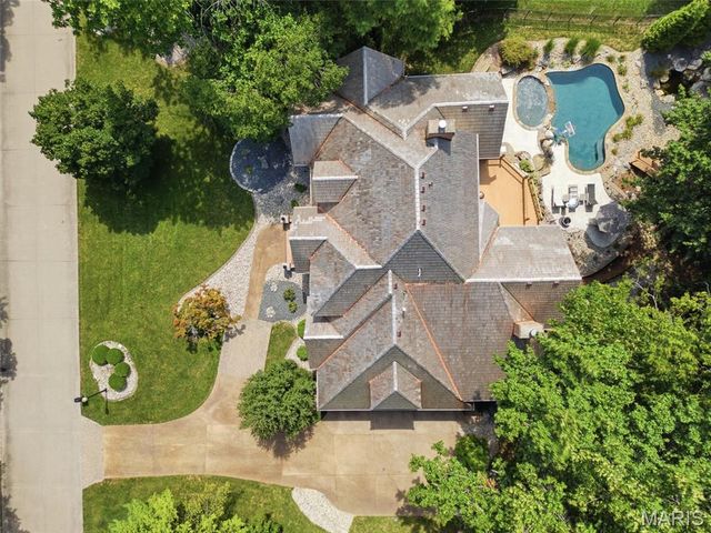 1109 N Oxfordshire Lane, Edwardsville, IL 62025