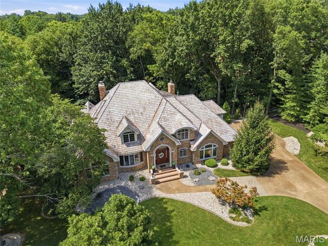 1109 N Oxfordshire Lane, Edwardsville, IL 62025