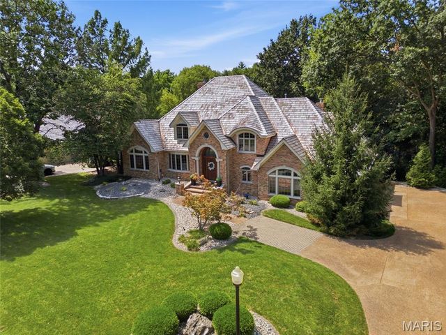 1109 N Oxfordshire Lane, Edwardsville, IL 62025
