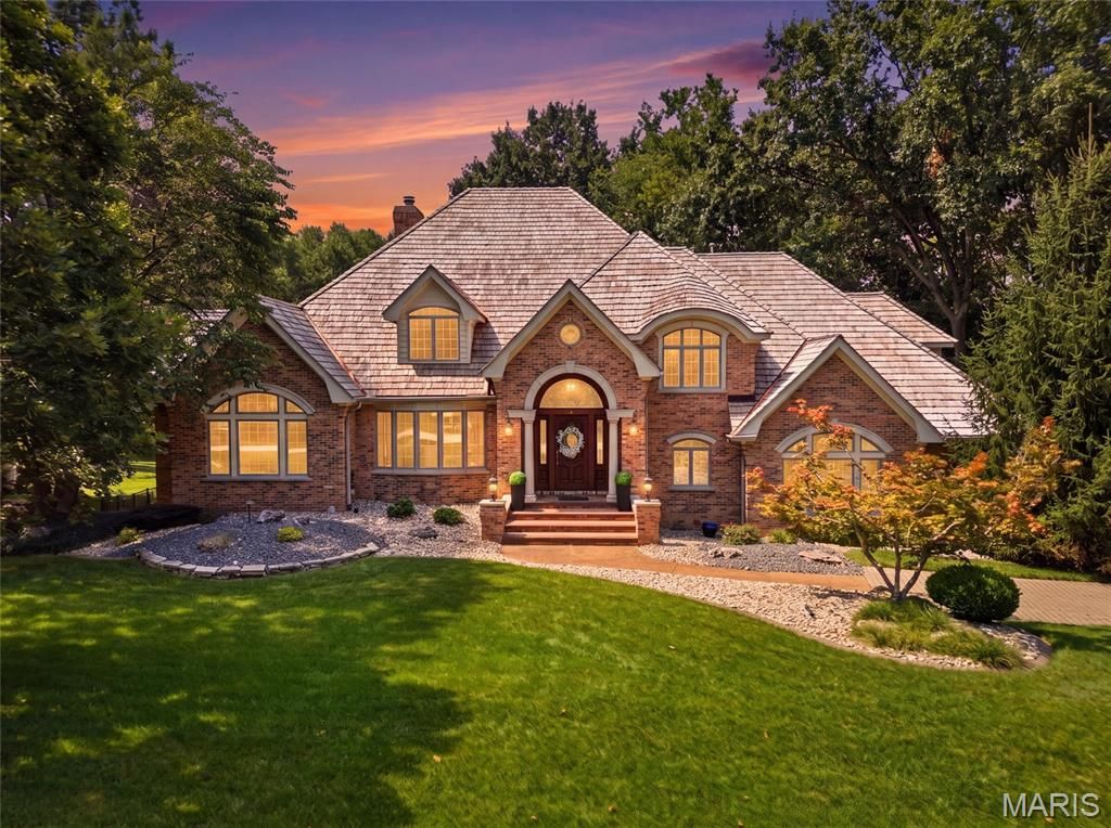 1109 N Oxfordshire Lane, Edwardsville, IL 62025