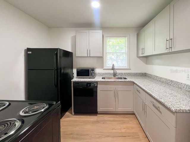 1122 NW 4TH AVENUE, Gainesville, FL 32601