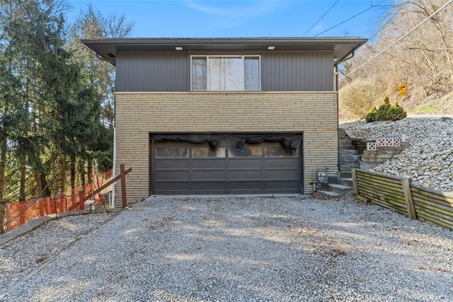 2219 Hill Rd, South Heights, PA 15081