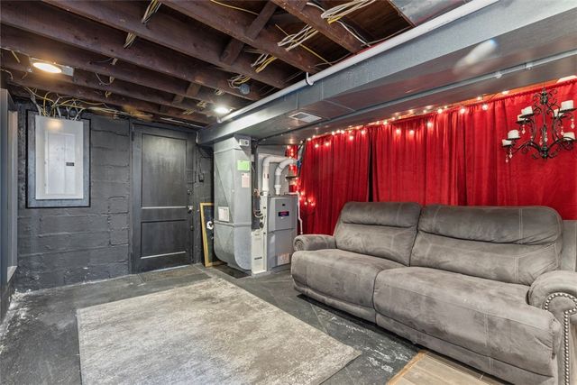 2219 Hill Rd, South Heights, PA 15081