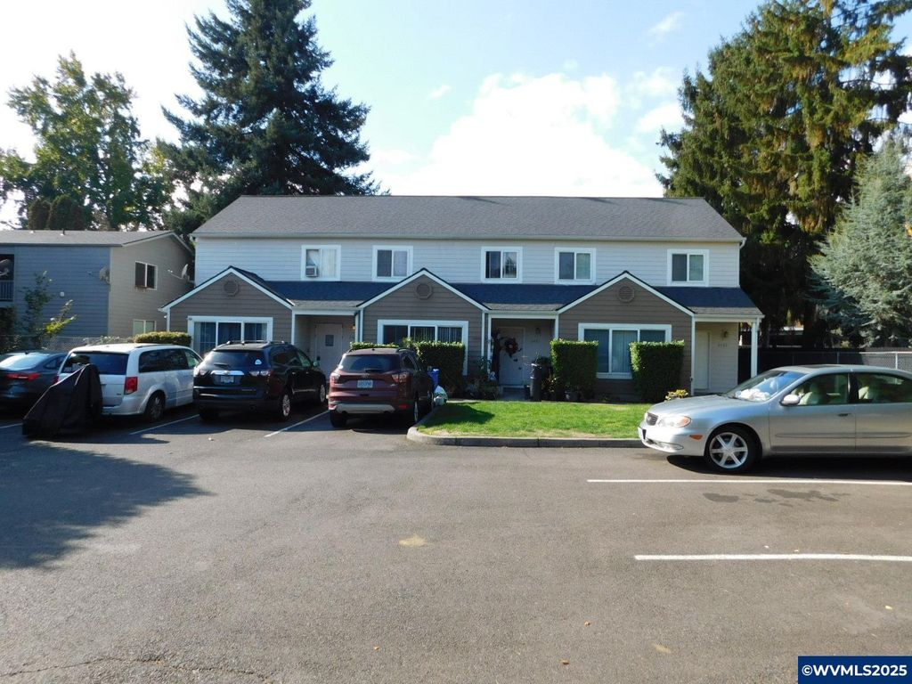 Image 1 of property listing at 3489-3493 Hawthorne Av NE, Salem, OR 97301
