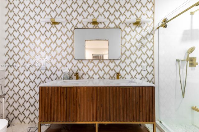 4555 Alton Rd, Miami Beach, FL 33140