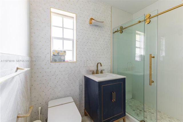 4555 Alton Rd, Miami Beach, FL 33140