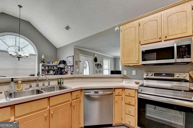 915 Cove Place, Locust Grove, GA 30248