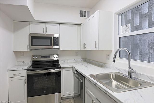 2590 1st ST # 105, Fort Myers, FL 33901