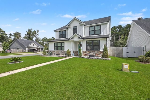 201 Whirlaway Drive, Moncks Corner, SC 29461
