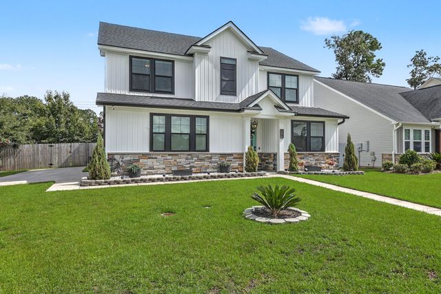 201 Whirlaway Drive, Moncks Corner, SC 29461