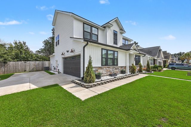 201 Whirlaway Drive, Moncks Corner, SC 29461