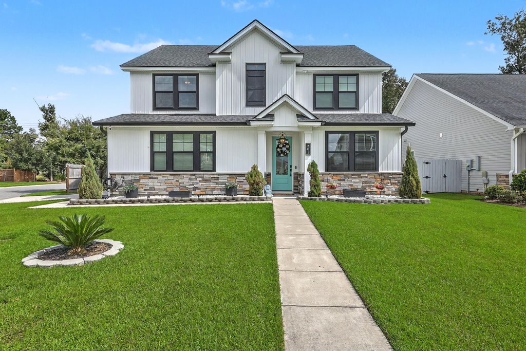 201 Whirlaway Drive, Moncks Corner, SC 29461