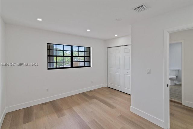 1409 NW 44th St B, Miami, FL 33142
