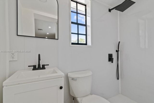 1409 NW 44th St B, Miami, FL 33142